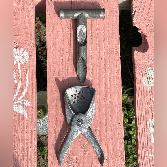 Vintage Metal Kitchen Tools Cast Iron Citrus Squeezer & Tin Apple Corer - Picture 2 of 3